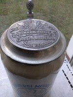 A giant pint with a tin lid from the home brewery in Dreuschendorf