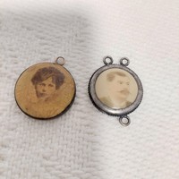 Antique light photo pendants! The men's metal socket in the women's copper socket! The photos are in excellent condition