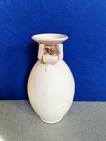White bay ceramic vase with flower appliqué