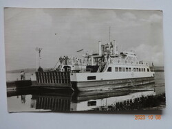 Régi képeslap: komp-hajó a Balatonon (1965)