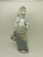 Lladro Zephir spanyol porcelán lány kendővel korsóval 27cm