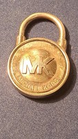 Michael kors: decorative lock.