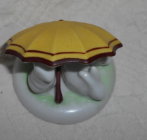 Hollóházi kis méretű kézzel festett   porcelán   nyuszik esernyővel figura
