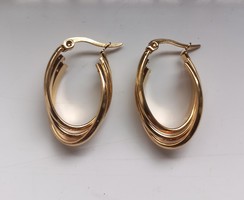 18 Kt. Gold-plated hoop earrings.