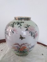 Eastern diszitesu porcelain vase