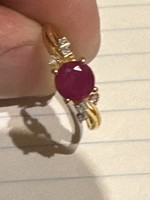 Very nice 10 kr gold ring decorated with ruby for sale! Price: 23.000.-