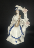 Barokk porcelán figurás szobor ( Szófán ülő nő - hegedűvel )