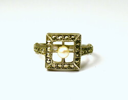 Silver ring with pearls and maracsites with art deco design!
