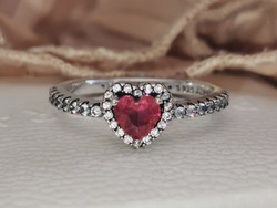 Pandora piros szív gyűrű