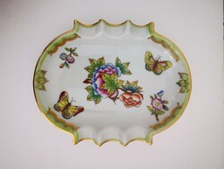 Large porcelain ashtray with Victoria pattern from Herend
