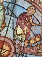Szenteket ábrázoló ólomüveges templom ablakra emlékeztető üvegtál Inke László és Márta hagyatéka
