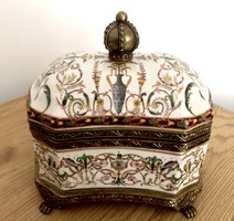 Porcelain bonbonier, bonbon holder, tray with lid, with bronze fittings,