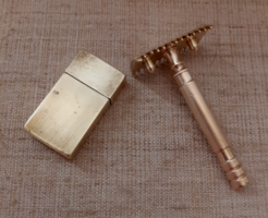 Old fine condition brass thinning razor with gilette brass blade holder with blade inside