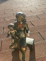 The small plastic statue of Rose Pató _ mother with child _ is damaged