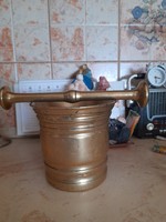 Antik nehéz patikai rézmozsár. 3,4 kg.