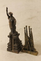 Bronzírozott és bronz szobrok 687