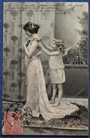 Antik szecessziós üdvözlő litho  képeslap - angyalka szép hölgyet öltöztet