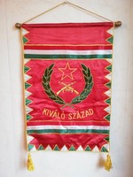 "Kiváló század" Nagyar Néphadsereg fali zászló, kiváló állapotban. Inke László és Márta hagyatéka