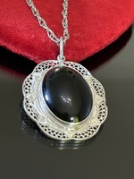 Beautiful vintage silver necklace and pendant with a large onyx stone