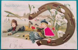 Antik újévi dombornyomott képeslap bársony betéttel, gyerekek, szerencsepatkó, lóhere