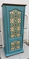 Moroccan-inspired one-door, hanging cabinet