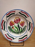Wilhelmsburg tulipános falitányér tricolorral.