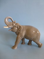 Nagyméretű porcelán elefánt