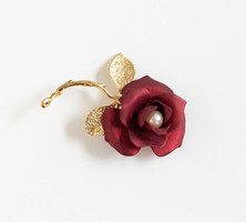 Vörös és aranyszínű rózsa bross - vintage melltű, kitűző gyönggyel, virág bimbó - Giovanni stílusa