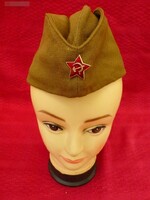 Szovjet katonai eredeti pilotka sapkajelvénnyel. Nem volt még használva
