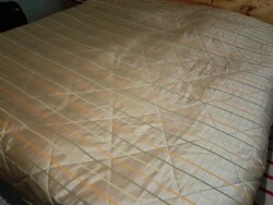 Quilted French bedspread 230x225cm + 3 pillowcases. .