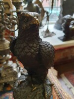 Archibald Thorburn: a beautiful bronze statue of an eagle on a marble plinth. 32 cm high with a base.