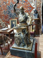 Carl kauba (Austrian, 1865-1922) is a bronze statue of the Master. Beautifully crafted. The statue is 25cm.