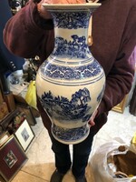 Japanese porcelain vase, Ming period, height 45 cm.