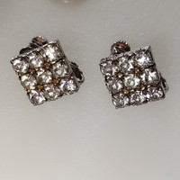 Srófos crystal earrings require some cleaning