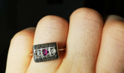 Régi ezüst gyűrű, szintetikus rubin kővel