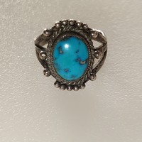 Apró ezüst gyűrű türkizzel (50)