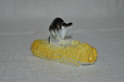 Mouse eating corn ( dbz 0075/2 )