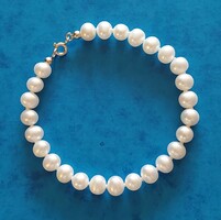 Very nice genuine cultured pearl bracelet with knotted cord