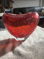 Szív alakú, anyagában fémforgáccsal díszített művészi fújt üveg váza - art design glass vase (201)