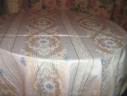 Beautiful baroque flower patterned damask tablecloth