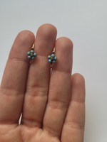 Antique 14k gold turquoise stone flower earrings with a seed pearl in the middle!