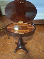 Viktoriánus varró asztal