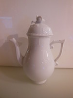 KIÖNTŐ - 3 dl - 16 x 13 cm - KANNA ALAKÚ - PORCELÁN - HÓFEHÉR - TETŐ BELSŐ FELÉN LEPATTANÁS