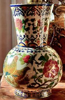 Zsolnay Júlia tervezte váza