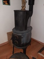 Older stove with the associated heat drum flue