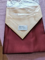 Bordó és vajszín nagy selyem-pamut  asztalterítő  150 x 150 cm + 75 x 75 cm