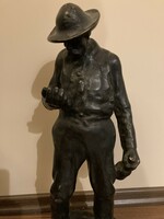 Nagy Kalmán: will it last? Bronze statue