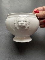 Soup cup with lion's head and bear's head