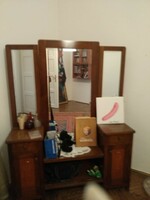 Dressing table with three-part winged mirror xx. No. Beginning