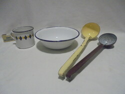 Régi zománcos konyhai eszköz - négy darab együtt - bögre, tálka, merőkanalak - népi, paraszti dekorá